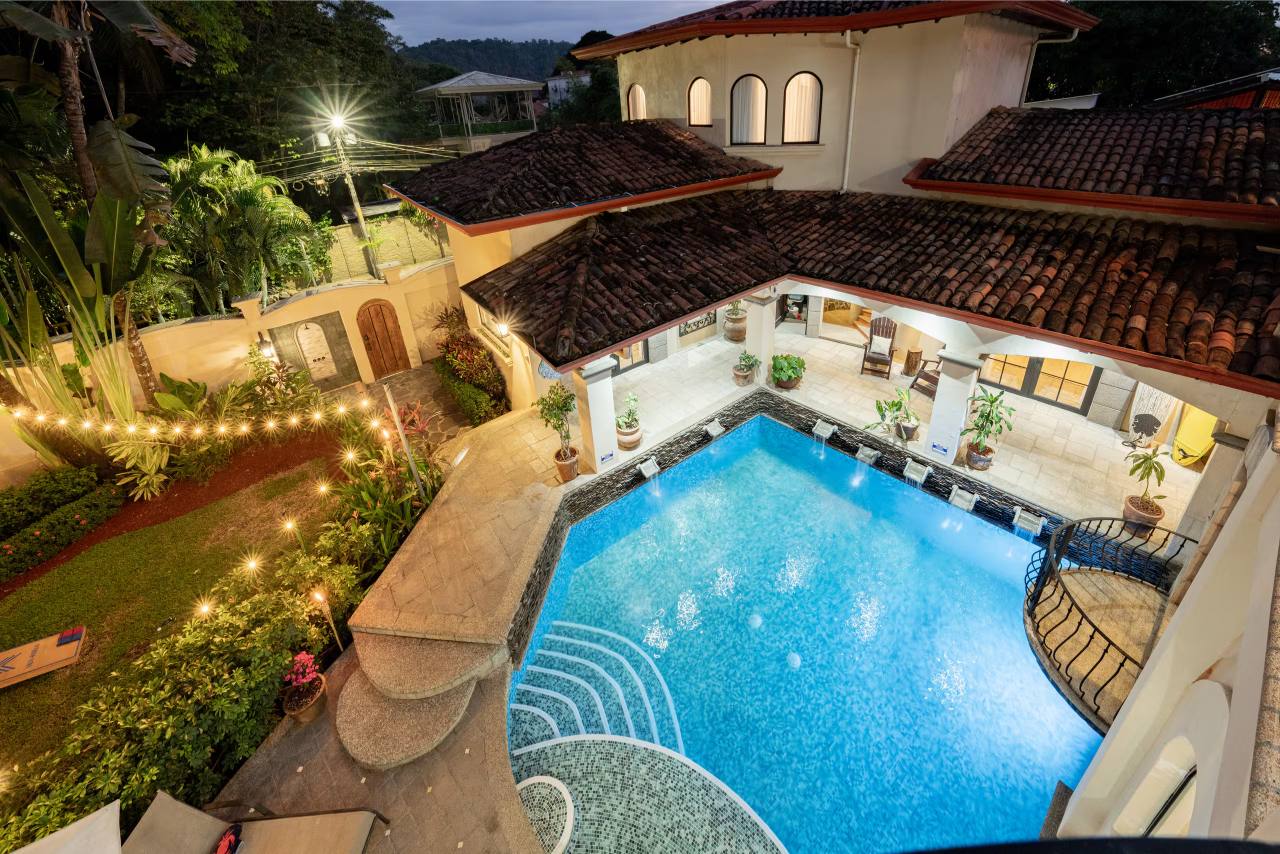 6 bedroom vacation villa Jaco Beach